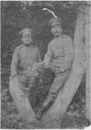 П. А. Иванов (справа) с двоюродным братом Николаем Белоусовым. Г. Ялта
