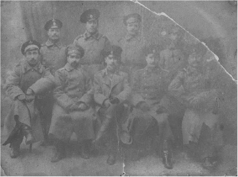 Первая мировая война. Первый слева сидит Иванов П. А.