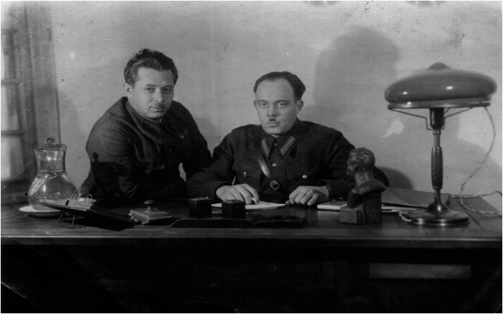 С. А. Литваков (слева) в кабинете на Лубянке.