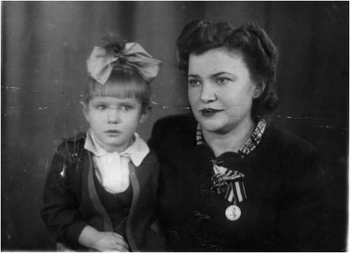 Анна Михайловна с Таней