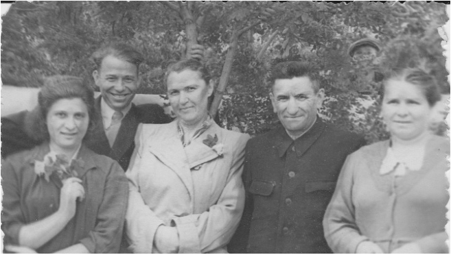 Наши учителя. Слева: Любовь Львовна Кунина (Нимеровская), Александр Феоктистович Качан, Валентина Васильевна Касьянова, Пантелей Ананьевич Иванченко, Нина Григорьевна Виноградова, 1957 г.