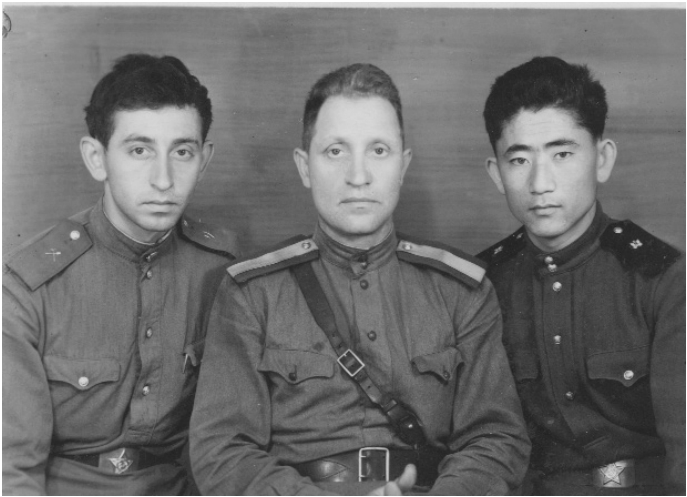 В. Литвак, старшина Мурашкин А. Г., Т. Абдумаликов, 1965 г.